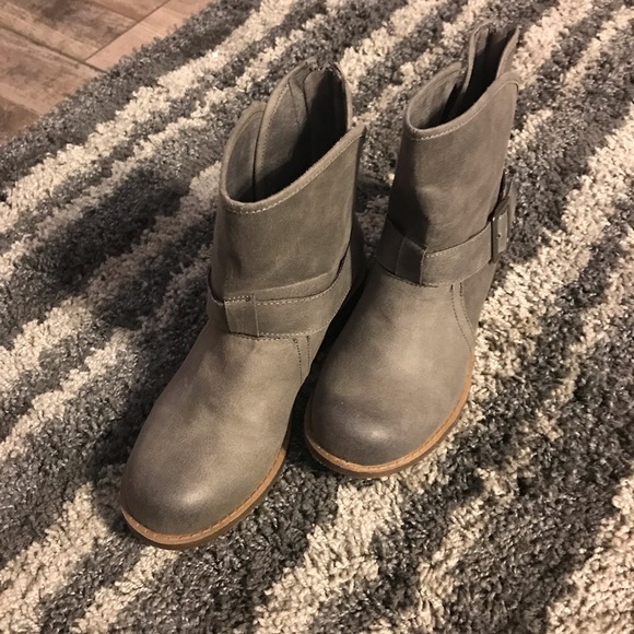 Boots - Picture 3 of 3